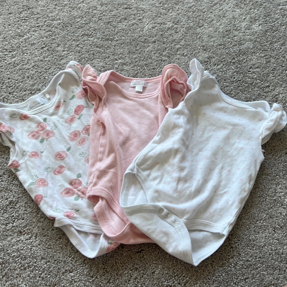 Tres beau et belle onesies- 3-6m